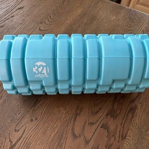 Medium density foam roller to deliver therapeutic massage like professional PT.